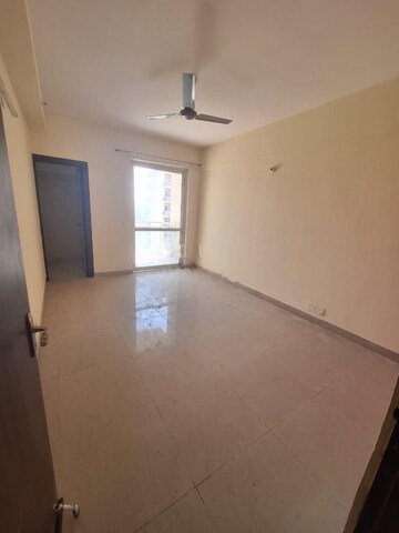 Room in 3 BHK Apartment at ILD Grand, Sector 37c – for Rent