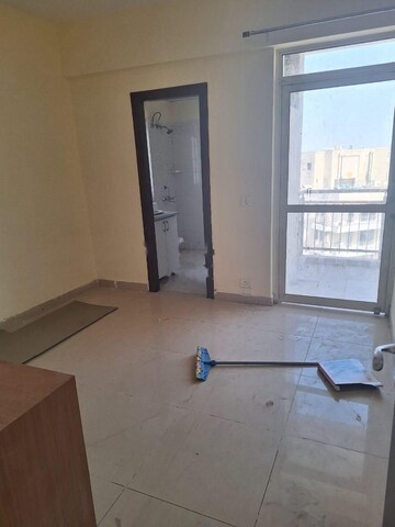Room in 3 BHK Apartment at ILD Grand, Sector 37c – for Rent