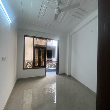 Room in 1 BHK Builder Floor at Chattarpur – for Rent