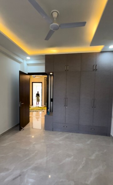 Room in 4 BHK Builder Floor at Kohli One Malibu Town, Sector 47 – for Sale