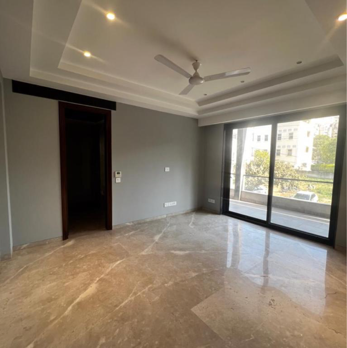 4 BHK + Pooja Room,Servant Room,Study Room Builder Floor For Sale in Unitech South City Heights