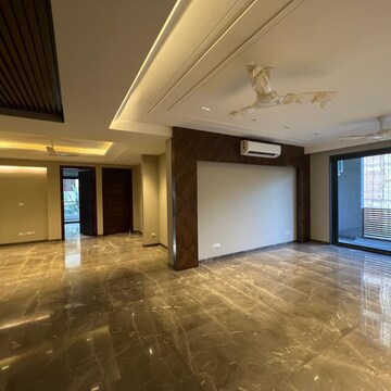 Living Room in 4 BHK Builder Floor at Unitech South City Heights, South City 1 – for Sale