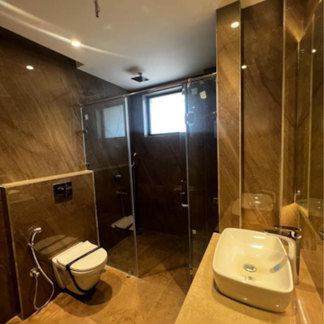 Bathroom in 4 BHK Builder Floor at Unitech South City Heights, South City 1 – for Sale