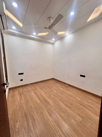 Room in 1 BHK Builder Floor at Sector 23 – for Rent