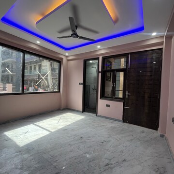 Room in 3 BHK Builder Floor at Chattarpur – for Rent