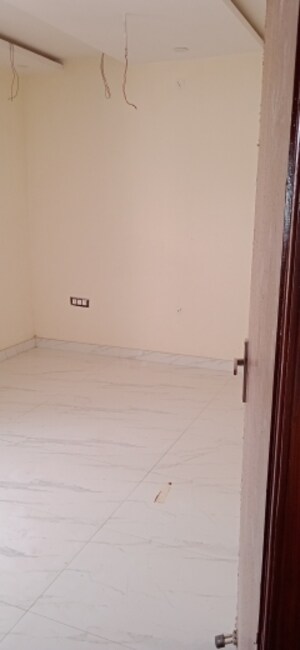 Room in 3 BHK Builder Floor at Sector 75 – for Sale