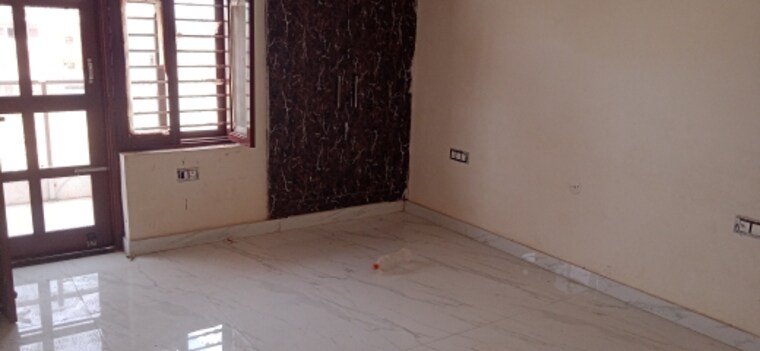 Room, sector 75 3 Bedroom 250 Sq.Yd. Builder Floor In Sector 75 Faridabad 8770876