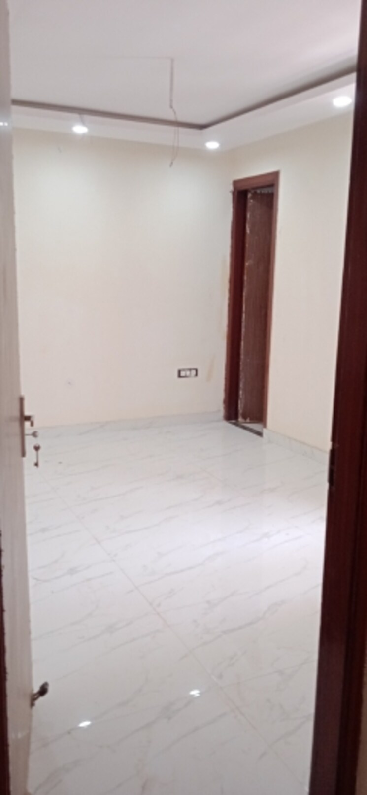 Room, sector 75 3 Bedroom 250 Sq.Yd. Builder Floor In Sector 75 Faridabad 8770876