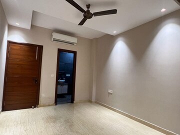 Room in 2 BHK Builder Floor at Sector 23 – for Rent