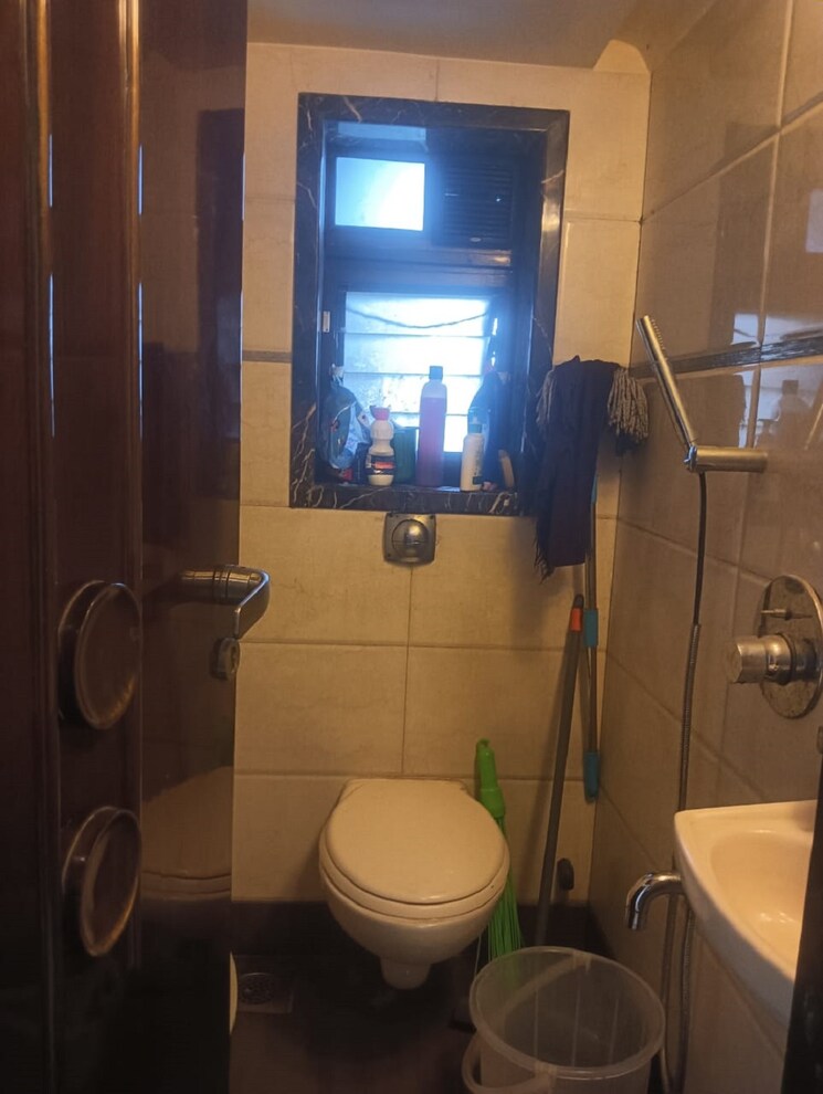 Bathroom, bandra west 1 Bedroom 550 Sq.Ft. Apartment In Bandra West Mumbai 8771120