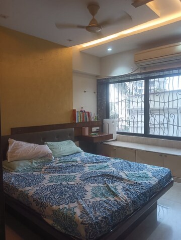 Bedroom in 1 BHK Apartment at Bandra West – for Rent