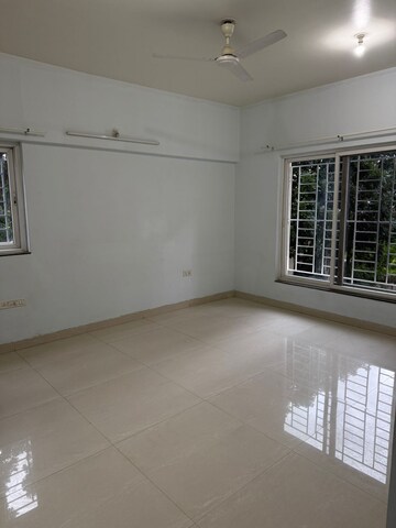 Room in 3 BHK Apartment at Kumar Peninsula, Baner – for Rent