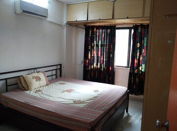 Bedroom in 2 BHK Apartment at Chembur – for Rent