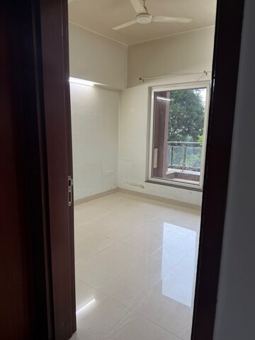 Room in 3 BHK Apartment at Kumar Peninsula, Baner – for Rent