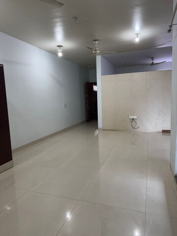 Room in 3 BHK Apartment at Kumar Peninsula, Baner – for Rent