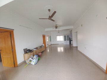 Living Room in 3 BHK Apartment at Kondapur – for Rent