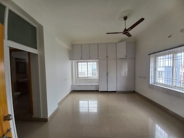 Room in 3 BHK Apartment at Kondapur – for Rent