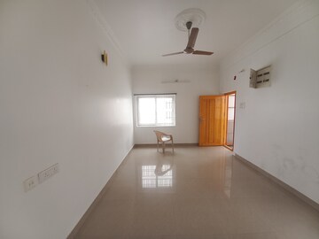 Room in 3 BHK Apartment at Kondapur – for Rent