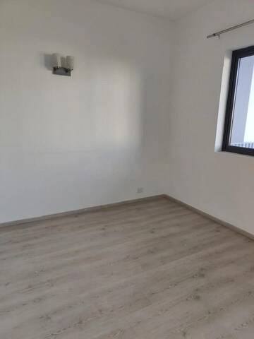 Room in 3 BHK Apartment at Ireo Skyon, Sector 60 – for Rent