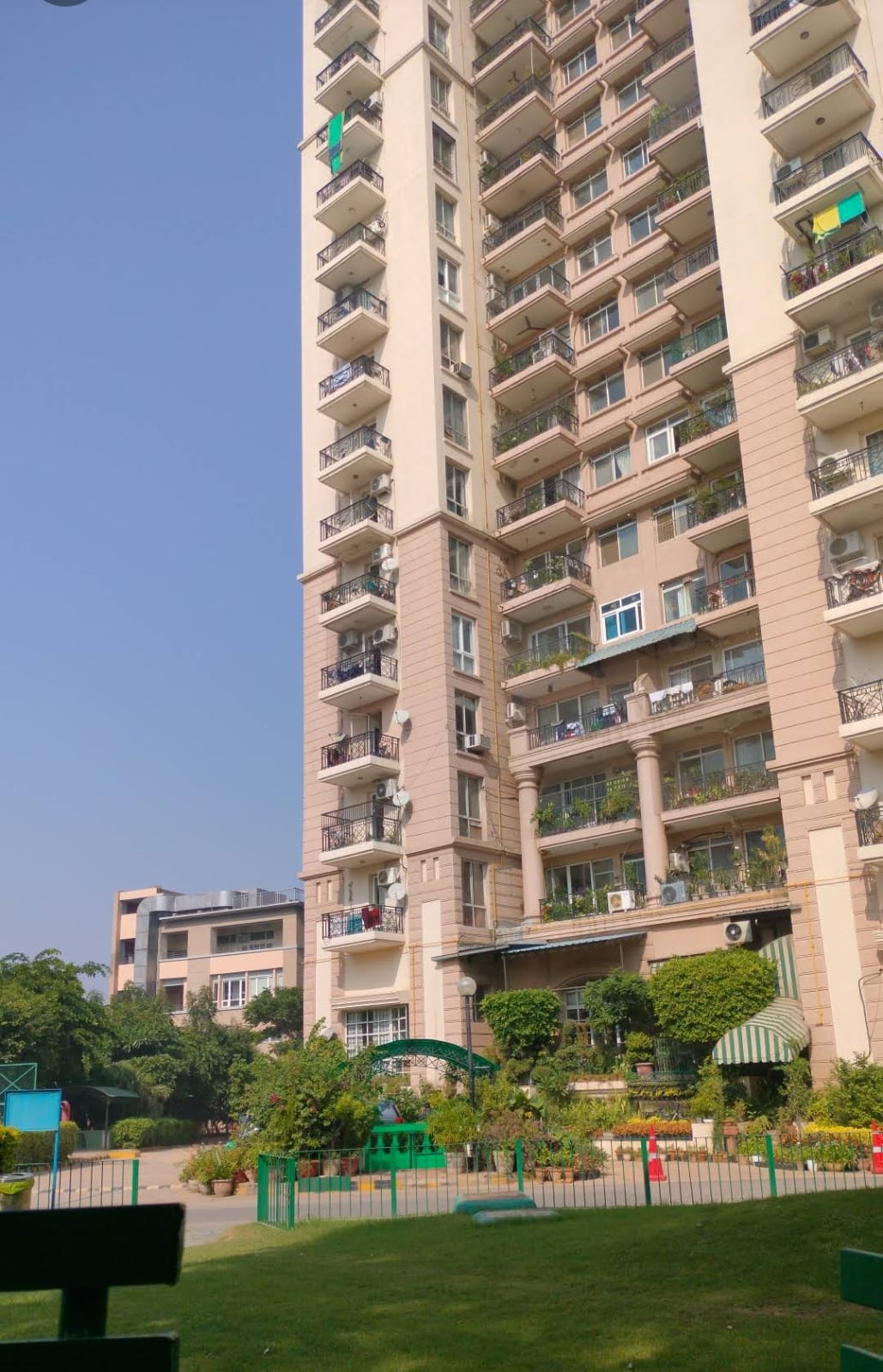 3 BHK + Servant Room 1550 Sq.Ft. Apartment in DLF Regency Park II