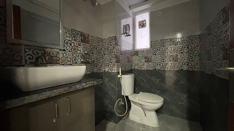 Bathroom, nirala-estate 3.5 Bedroom 1760 Sq.Ft. Apartment In Tech Zone 4 Greater Noida Greater Noida 8771112