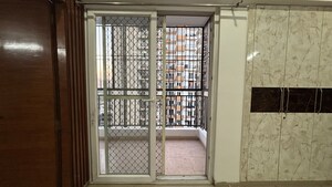 Room in 3.5 BHK Apartment at Nirala Estate, Tech Zone 4 Greater Noida – for Sale