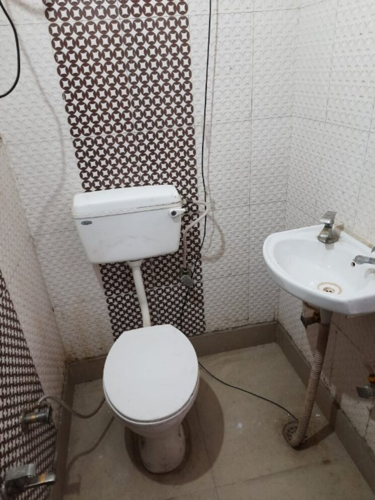 Bathroom, mansa ram park 2 Bedroom 450 Sq.Ft. Builder Floor In Mansa Ram Park Delhi 8770901