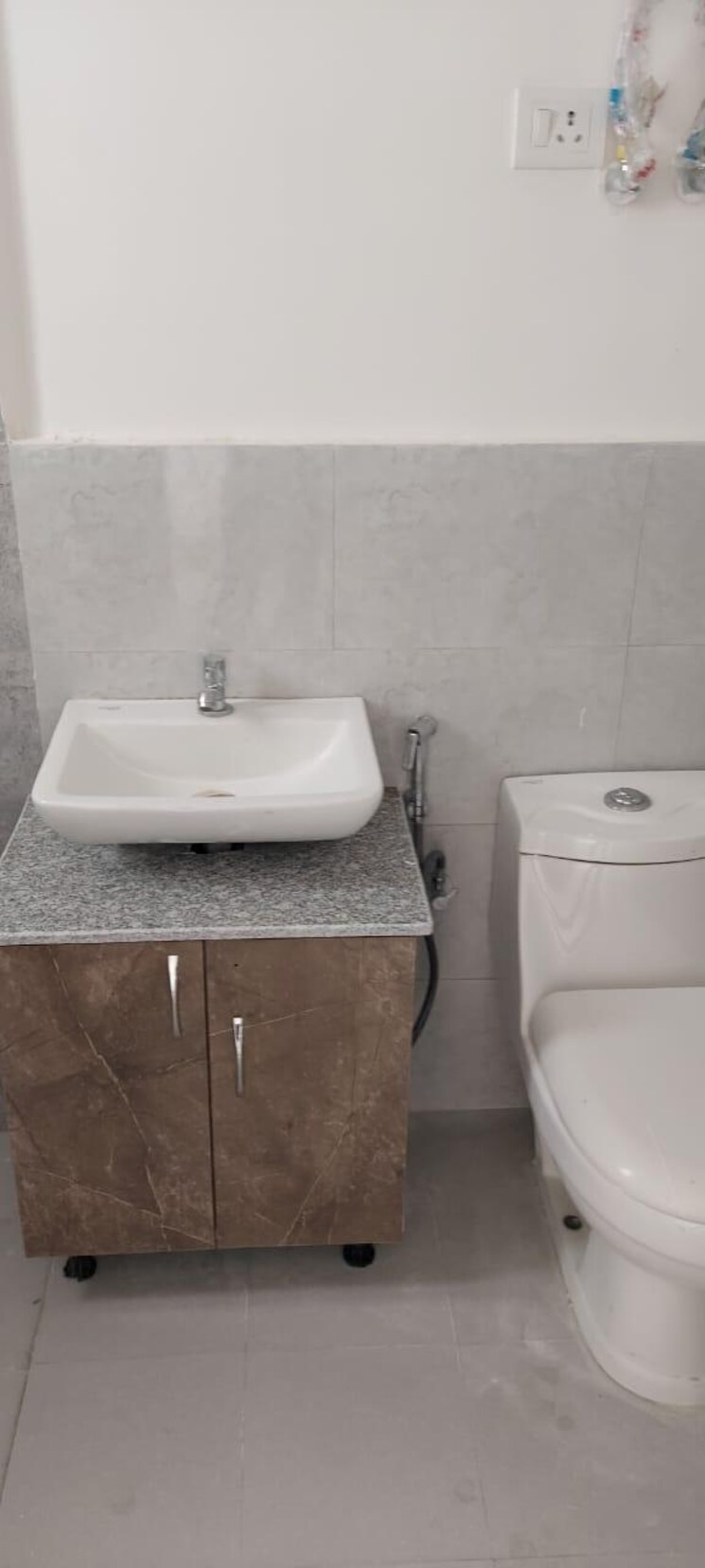 Bathroom, suncity-avenue-76 2 Bedroom 735 Sq.Ft. Apartment In Sector 76 Gurgaon 8771130