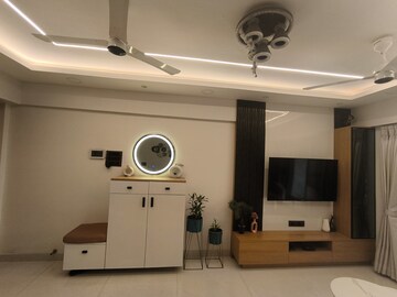 Master Bedroom in 2 BHK Apartment at Kalpataru Paramount, Kapur Bawdi – for Rent