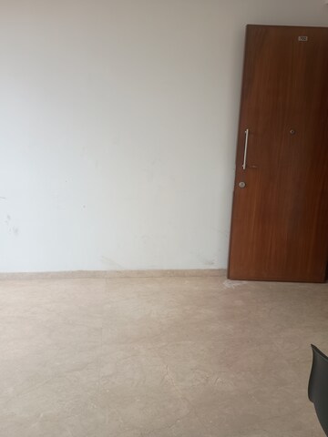 Room in 1 BHK Apartment at Hiranandani Solitaire Studio Apartment, Ghodbunder Road – for Rent