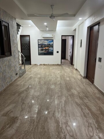 Room in 4 BHK Independent House at DLF Garden Villas, Sector 43 – for Rent