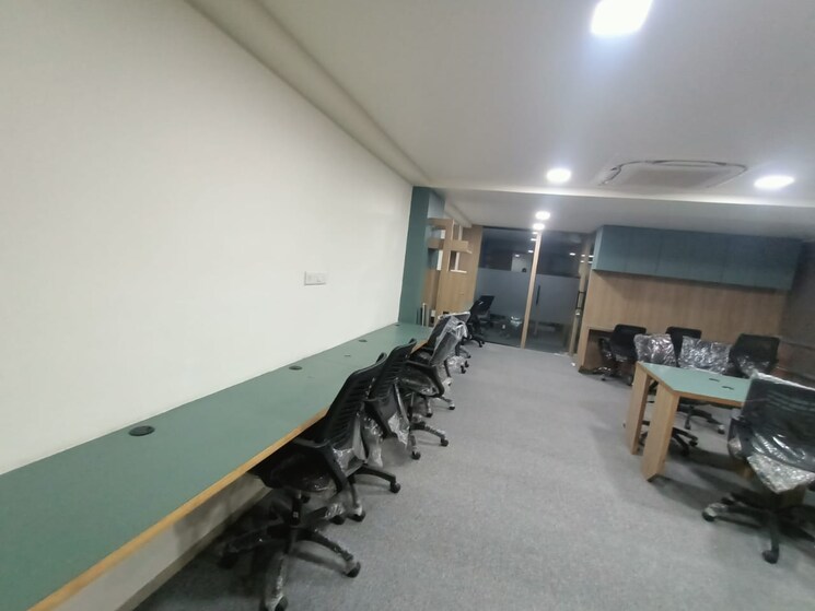 Team Area, shivalik-abaise Commercial Office Space 1337 Sq.Ft. In Prahlad Nagar Ahmedabad 8771104