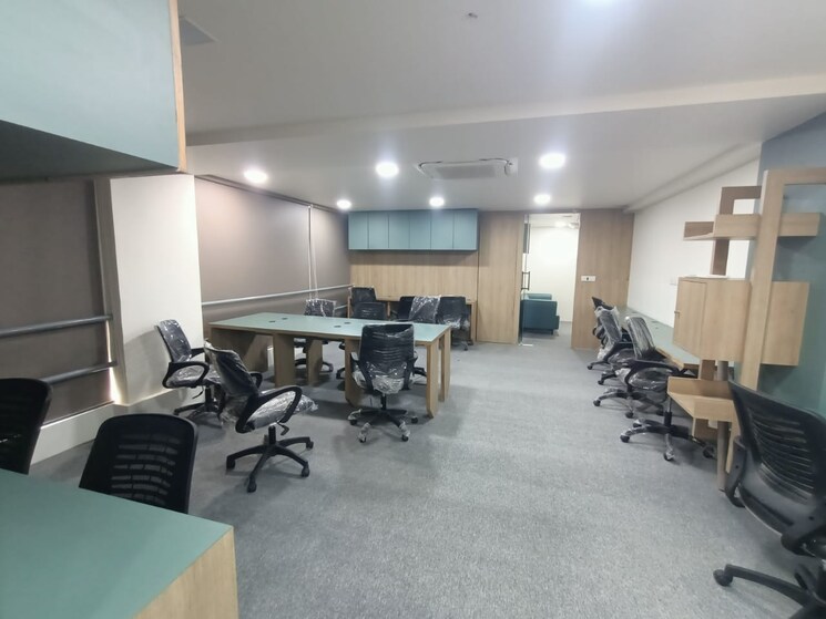 Team Area, shivalik-abaise Commercial Office Space 1337 Sq.Ft. In Prahlad Nagar Ahmedabad 8771104