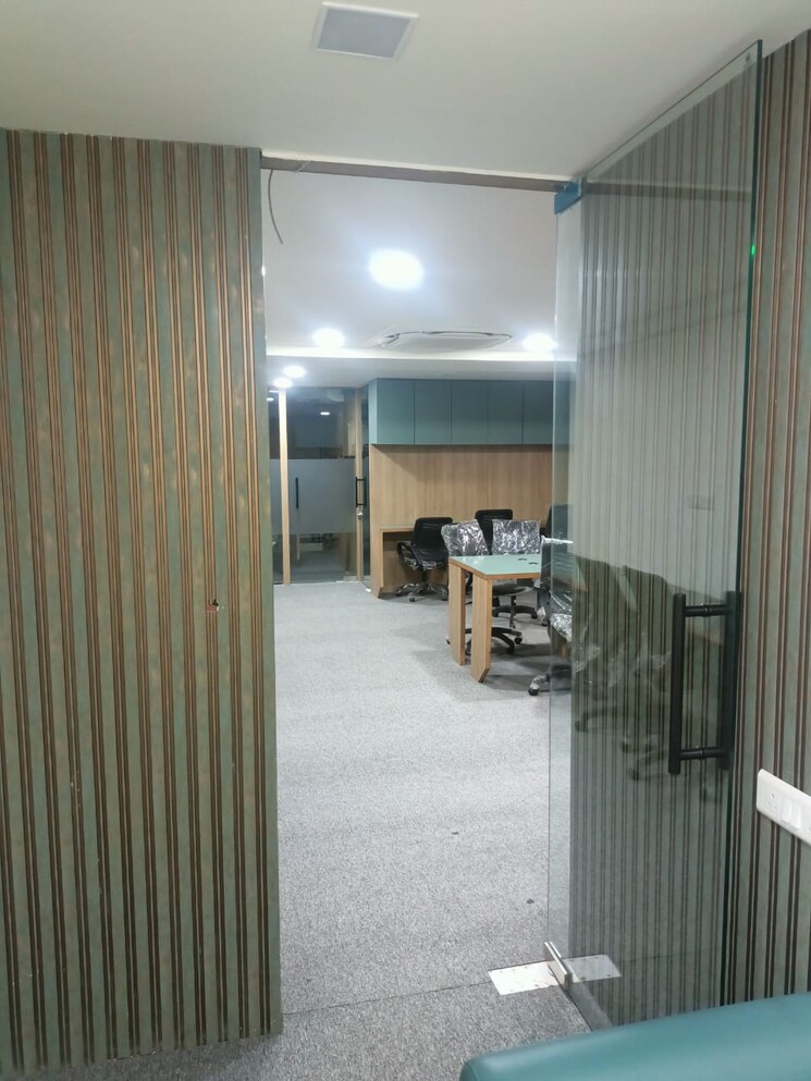 Team Area, shivalik-abaise Commercial Office Space 1337 Sq.Ft. In Prahlad Nagar Ahmedabad 8771104