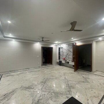 Room in 3 BHK Villa at BPTP Amstoria Country Floor, Sector 102 – for Rent