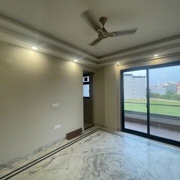 Room in 3 BHK Villa at BPTP Amstoria Country Floor, Sector 102 – for Rent