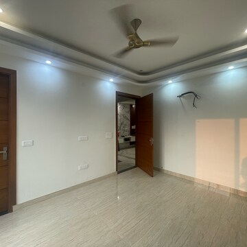 Room in 3 BHK Villa at BPTP Amstoria Country Floor, Sector 102 – for Rent