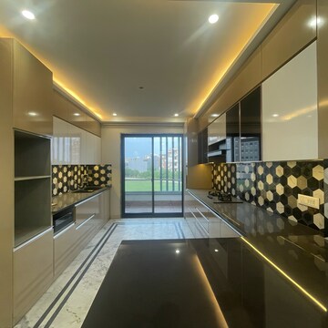 Kitchen in 3 BHK Villa at BPTP Amstoria Country Floor, Sector 102 – for Rent