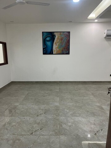 Room in 4 BHK Independent House at DLF Garden Villas, Sector 43 – for Rent