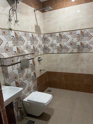 Kitchen in 4 BHK Independent House at DLF Garden Villas, Sector 43 – for Rent