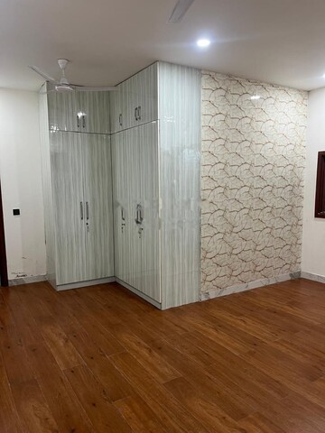 Room in 4 BHK Independent House at DLF Garden Villas, Sector 43 – for Rent