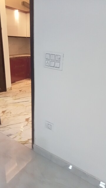 Room in 2 BHK Builder Floor at Mahavir Enclave 1 – for Rent