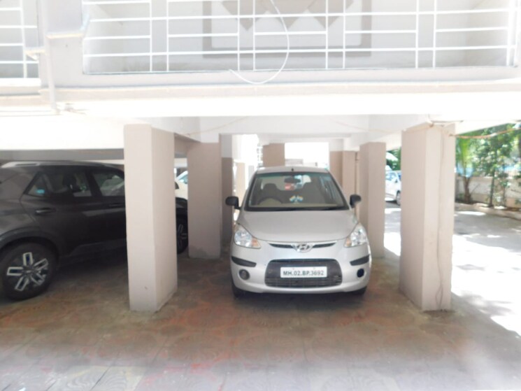  Parking, juhu 3 Bedroom 1200 Sq.Ft. Apartment In Juhu Mumbai 8771387