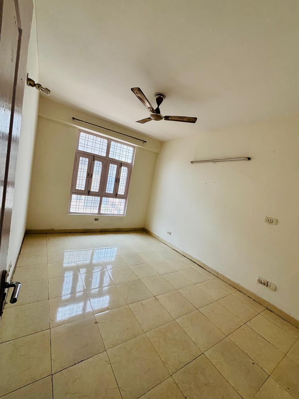 1 BHK Apartment For Rent in Condos Sector19