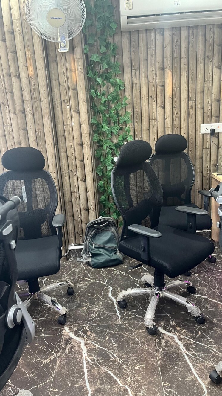 Team Area, parwana-vihar-apartment Commercial Office Space 700 Sq.Ft. In Rohini Sector 7 Delhi 8771600