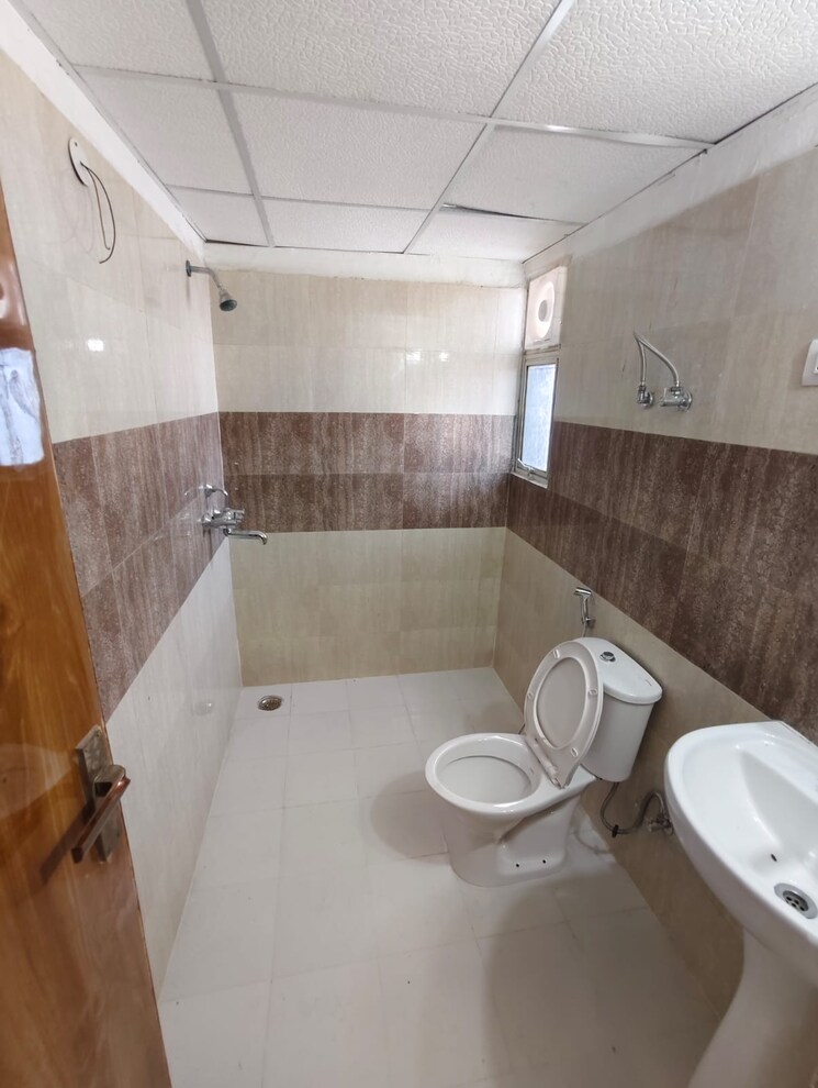 Bathroom, panchsheel-greens-ii 3 Bedroom 980 Sq.Ft. Apartment In Sector 16 Greater Noida Greater Noida 8771651