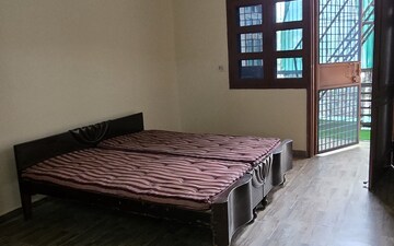 3 BHK Builder Floor For Rent in Laxmi Nagar