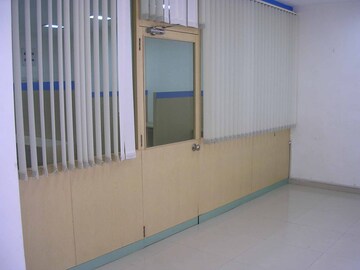 Room in  Office Space at Raheja Center, Nariman Point – for Rent