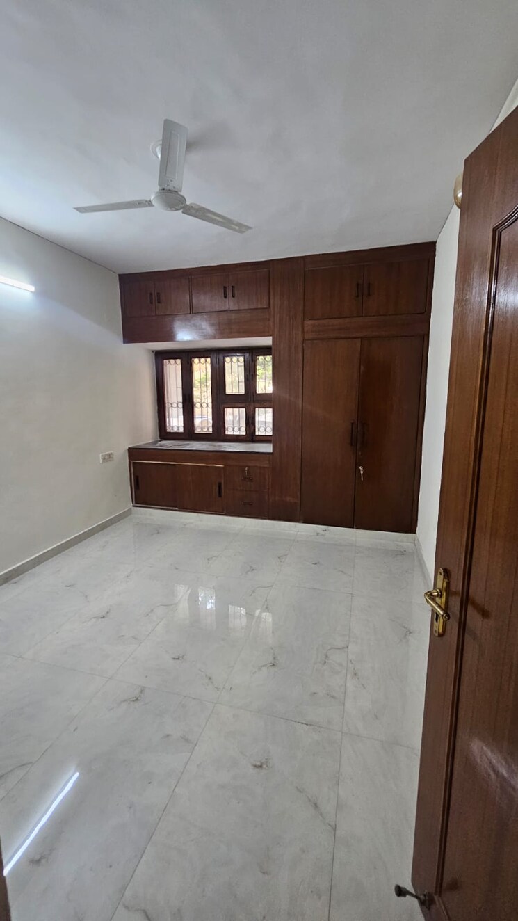 Bedroom, sarita vihar 3 Bedroom 1500 Sq.Ft. Apartment In Sarita Vihar Delhi 8771817