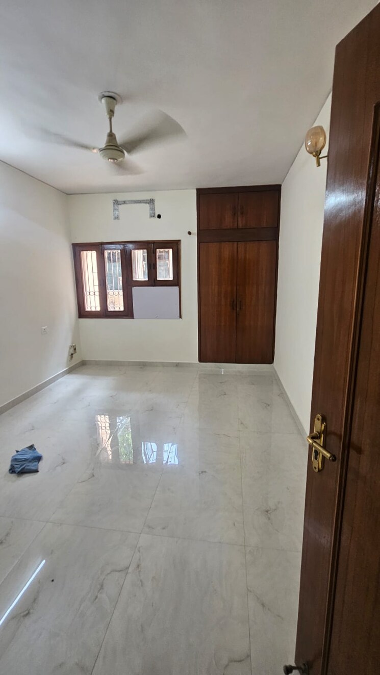 Room, sarita vihar 3 Bedroom 1500 Sq.Ft. Apartment In Sarita Vihar Delhi 8771817